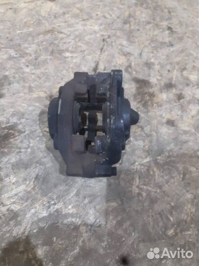 Суппорт тормозной задний правый Mercedes-Benz