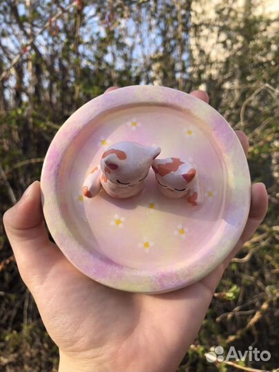 Тарелка из глины с эпоксидной смолой