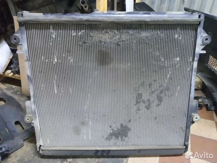 Радиатор охлаждения Toyota land cruiser 200
