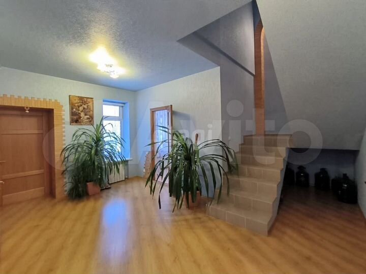 Дом 401,6 м² на участке 7,5 сот.