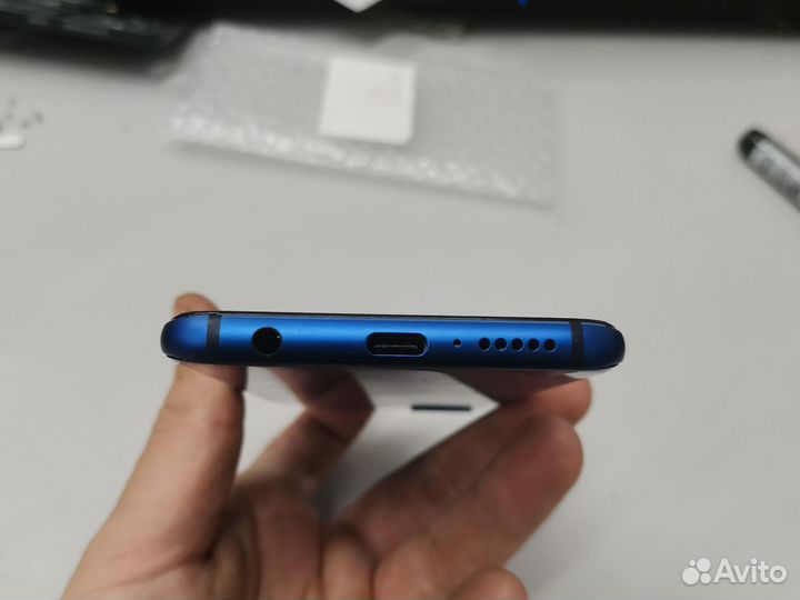 HONOR 10, 4/64 ГБ