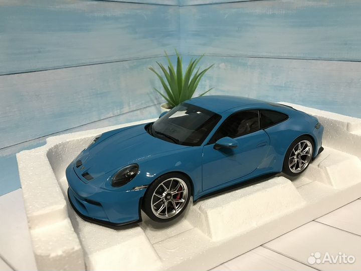 Porsche 911 GT3 Touring (992) 1/18 Miami blue