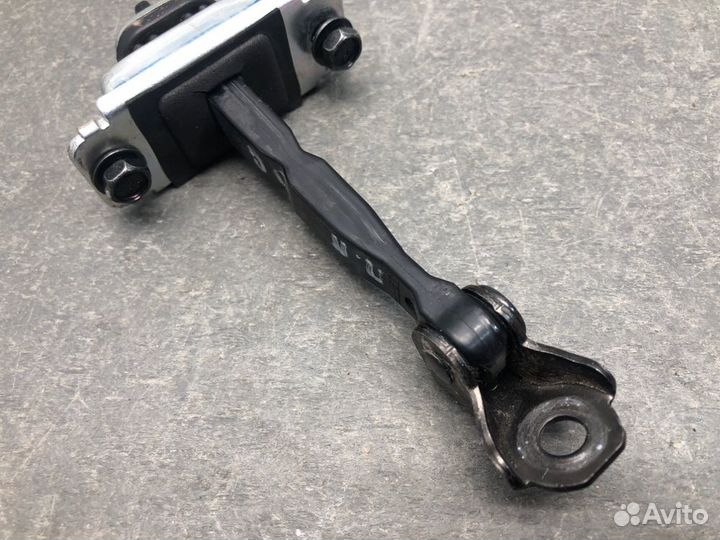 Ограничитель двери передний правый Daewoo Gentra