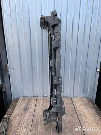 Усилитель бампера передний Ford Focus 2 1.6 2009