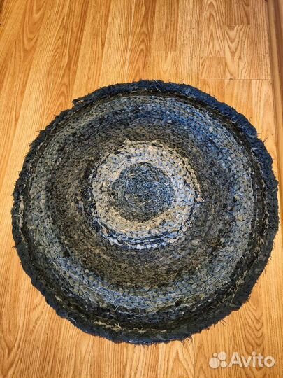 Коврик ручной вязки из джинса