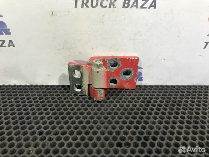 Петля двери передней левой