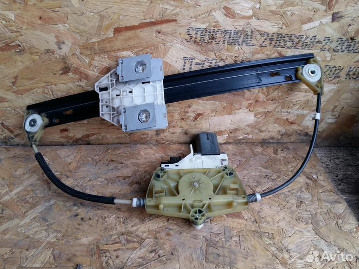 Стеклоподъемник электрический задний правый Audi