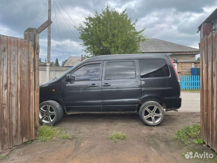 Toyota Town Ace Noah 2.0 AT, 1998, 300 000 км