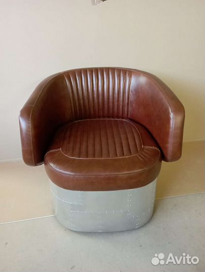 Кожанное кресло