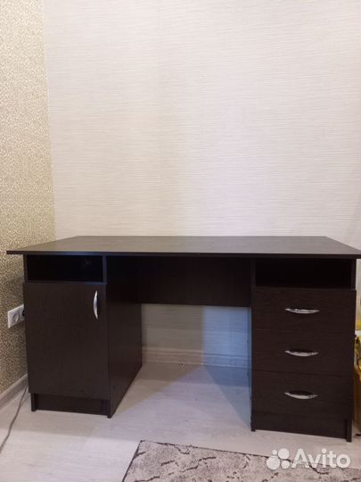 Письменный стол