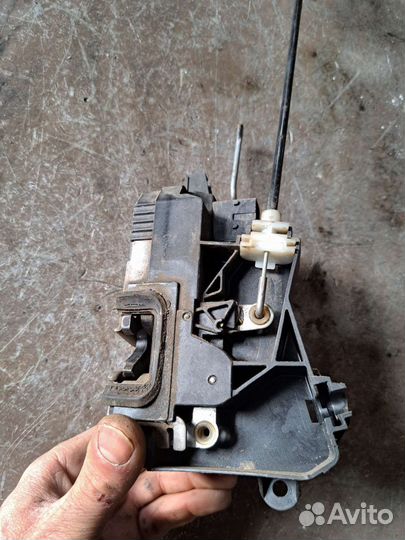 Замок двери передний левый Opel Vectra C