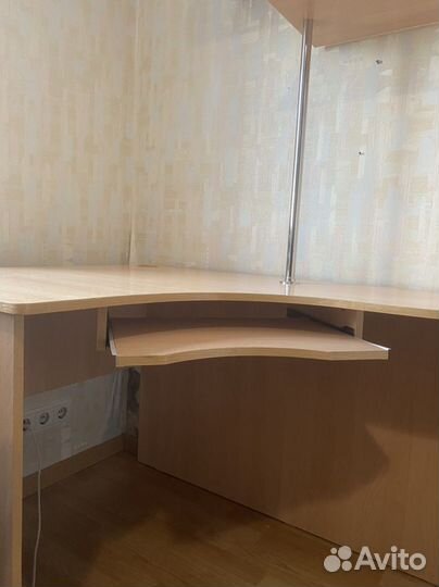 Компьютерный угловой стол, комбинирован с шкафом