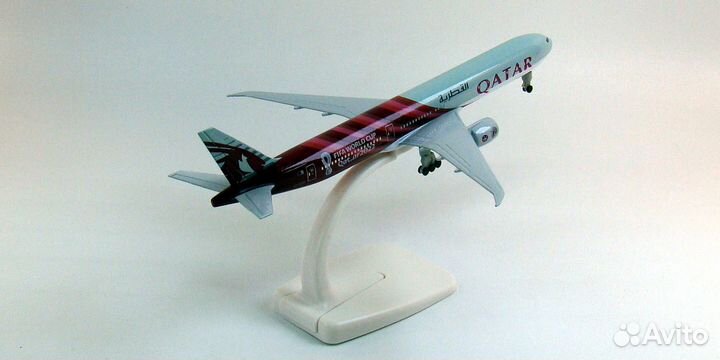 Модель самолета Boeing 777-300ER Qatar Airways 