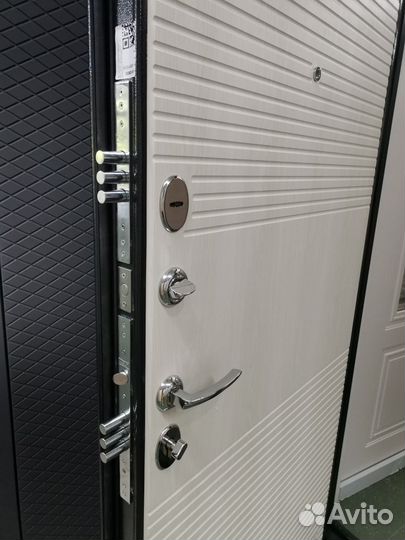 Дверь входная новая