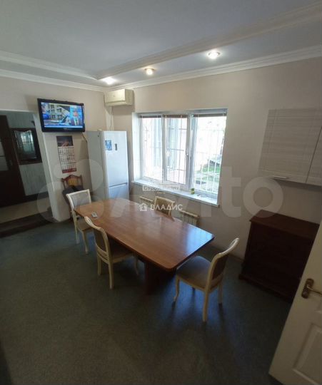 3-к. квартира, 70 м², 1/3 эт.