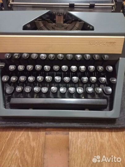 Печатная пишущая машинка 
