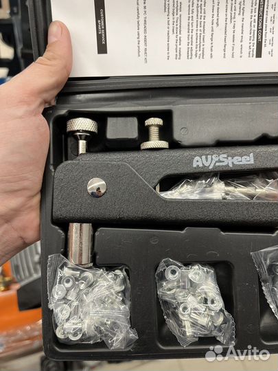 Заклепочник для резьбовых заклепок в кейсе AV Stee