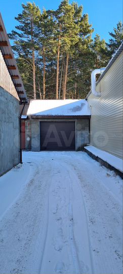 Гараж, > 30 м²