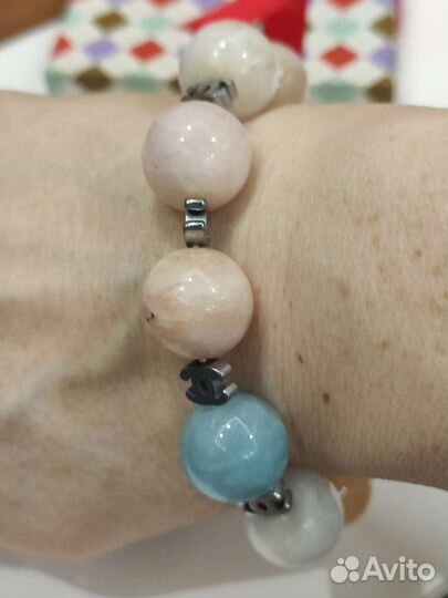 Браслет с разноцветными бериллами