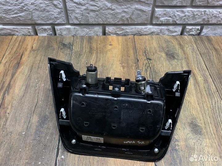 Kia Sorento 2 Лоток напольной консоли салона