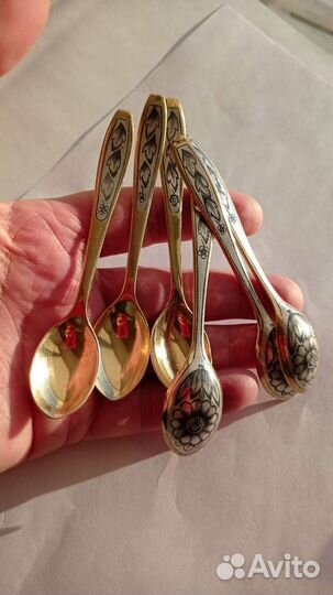 Серебряные ложки, рюмки, солонки