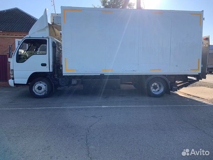 Isuzu NQR71, 2007