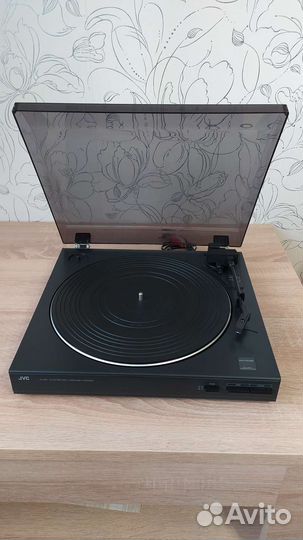 Проигрыватель винила JVC