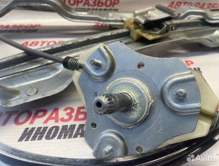 Стеклоподъемник механ. передний правый Datsun