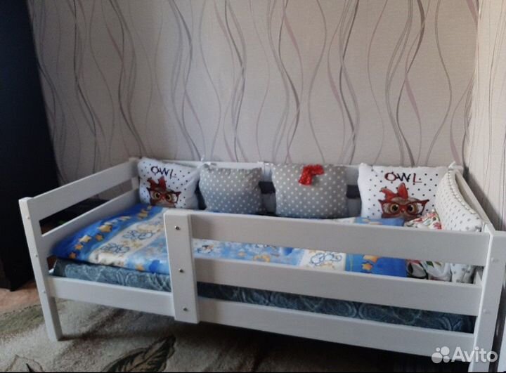 Кровать детская из массива