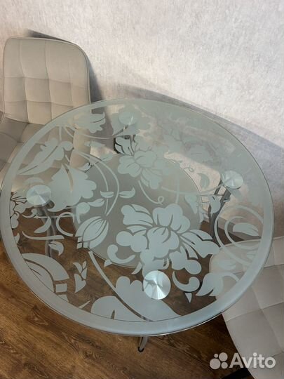Кухонный стол стеклянный круглый