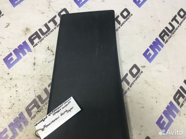 Накладка центр. стойки правая Фольксваген Бора