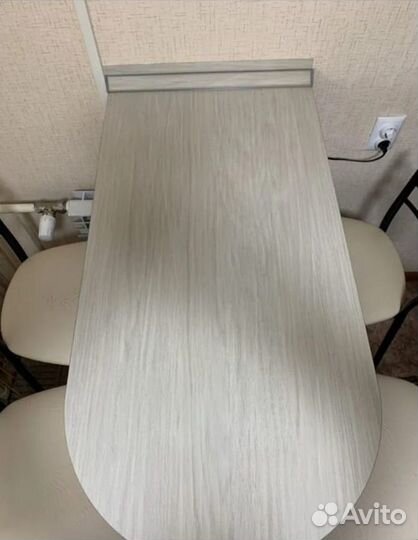 Барная стойка и 4 стула