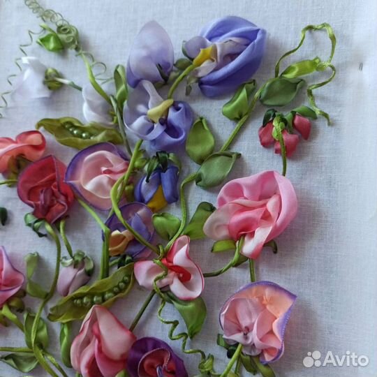 Картина вышитая шелковыми лентами. Горошек