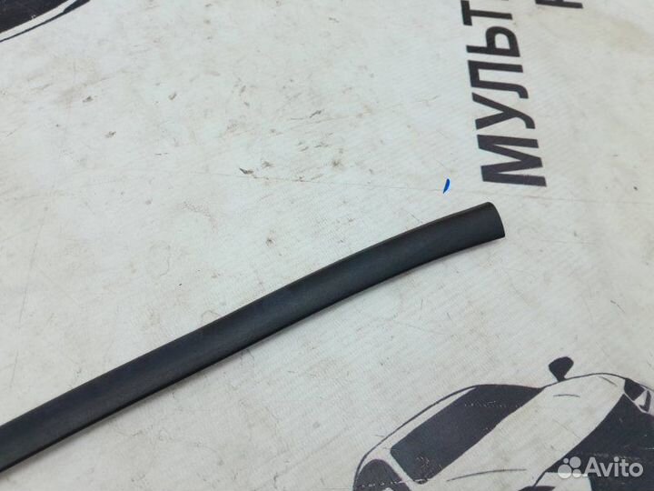 Уплотнитель двери передний левый Lexus Gx460