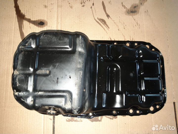 Клапанная крышка, масляный поддон mitsubishi 4G18