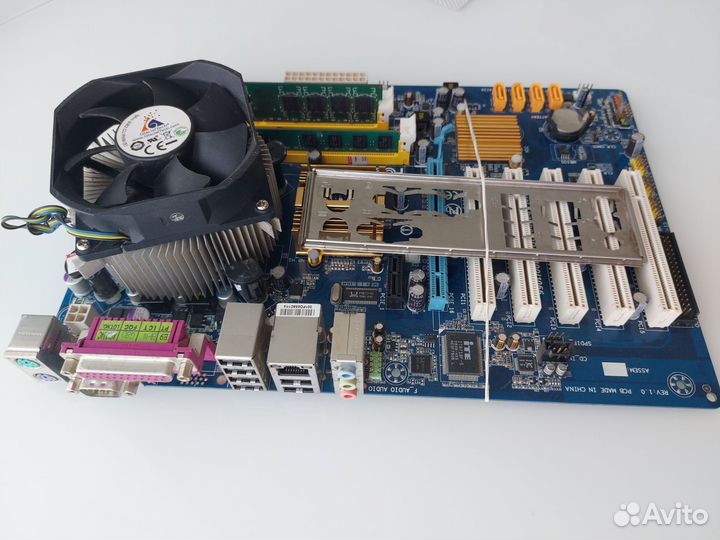 Материнка Gigabyte GA-P35-S3G