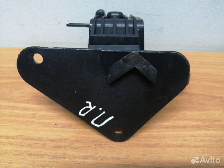 Кронштейн внутренней ручки передний правый Citroen