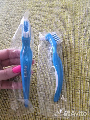 Щётка для чистки зубных протезов