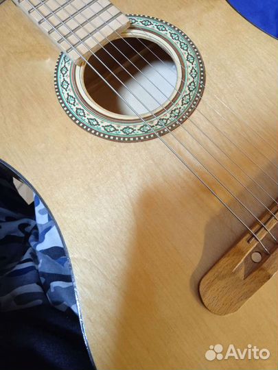 Акустическая гитара