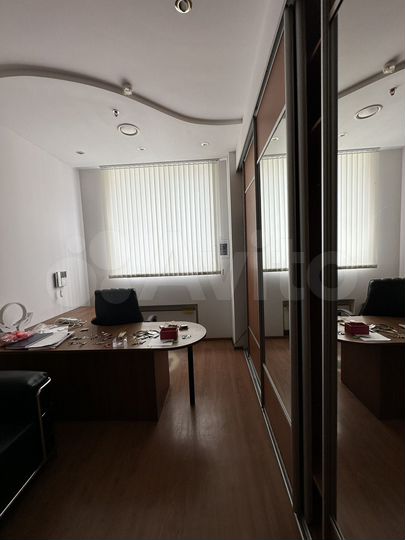 Офис с мебелью 380 м²