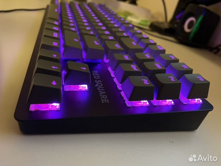 Red square keyrox tkl (залипает )