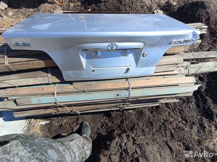 Крышка багажника Toyota carina