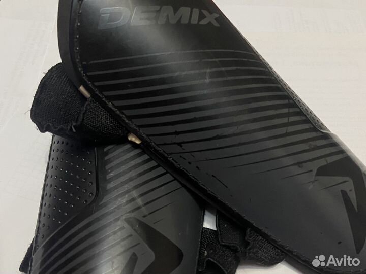 Щитки для футбола demix