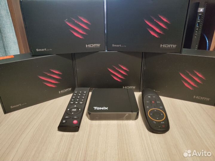 Смарт тв приставка Tanix W2 2/16 + голосовой пульт