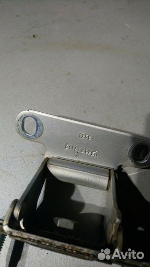 Петля двери багажника левая Dodge Caliber 2.0 ECN