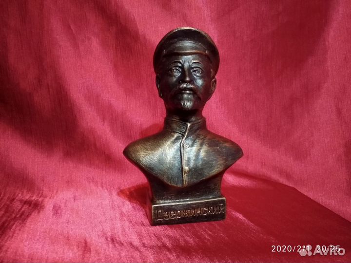 Продаю бюст Дзержинского