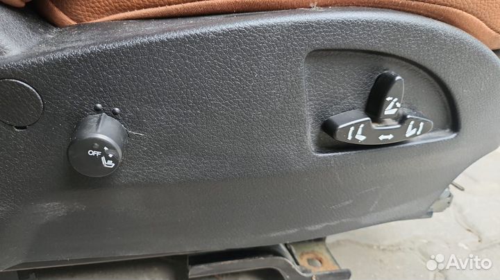 Кресло кожаное авто