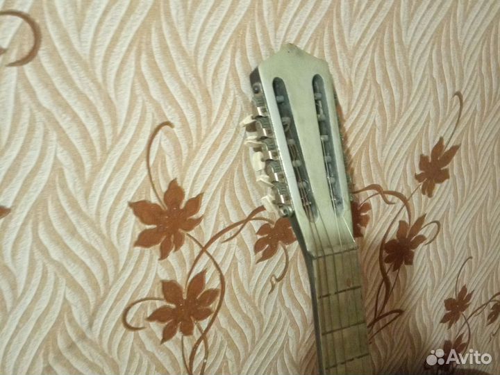 Акустическая гитара