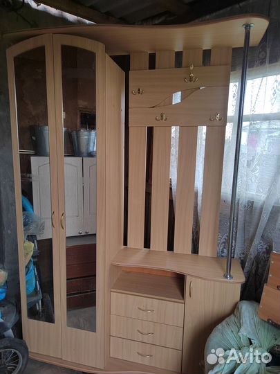 Прихожая со шкафом