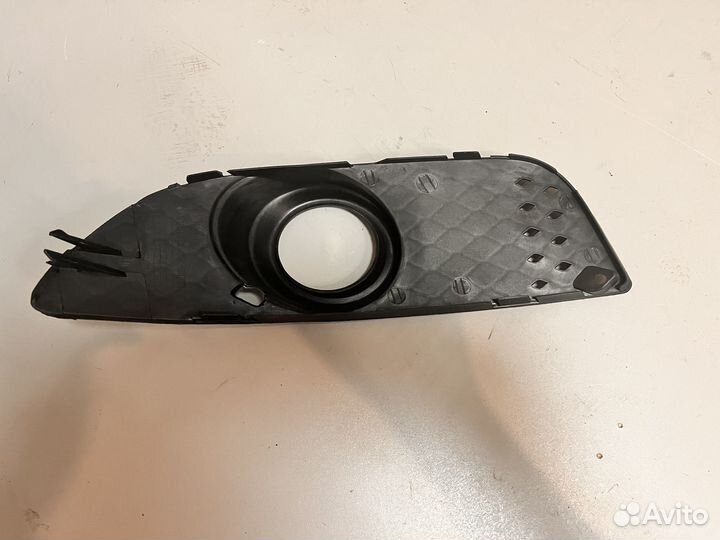 Накладка птф правая Mitsubishi Lancer седан I